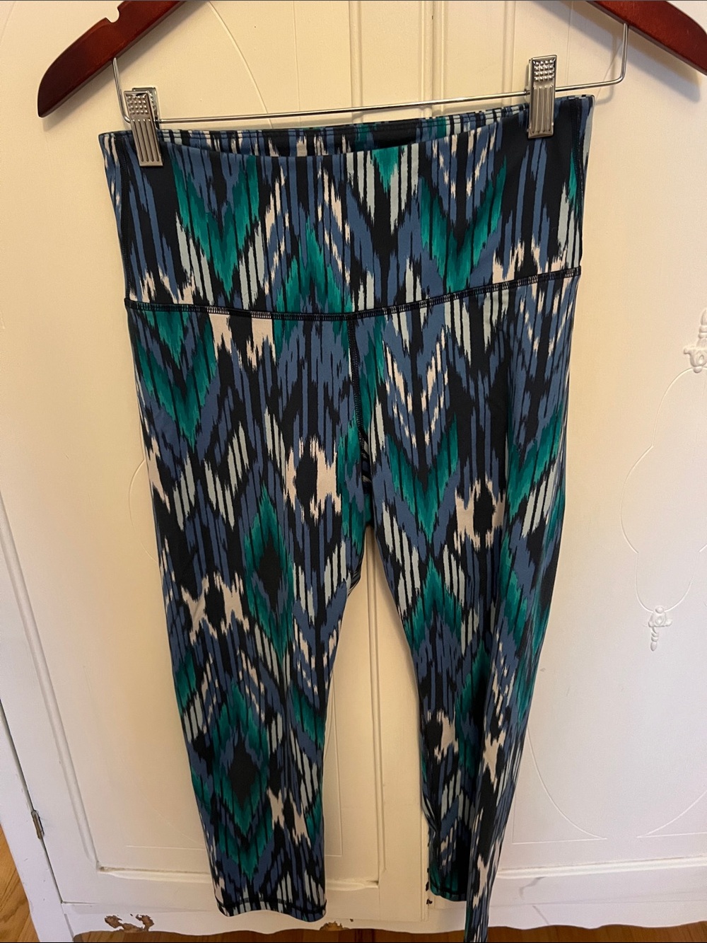 2/$7 Old Navy high rise GoActive Capri Pants